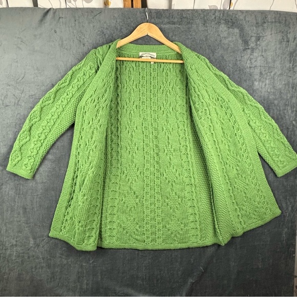 Aran Crafts 100% Merino Wool —made in Ireland Cable Knit Cardigan oversized XS - Picture 7 of 10